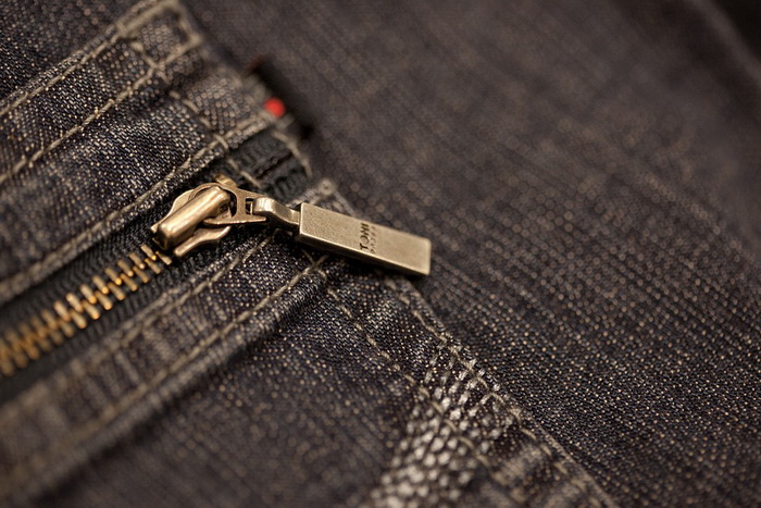 Как отстирать ржавчину с джинсов